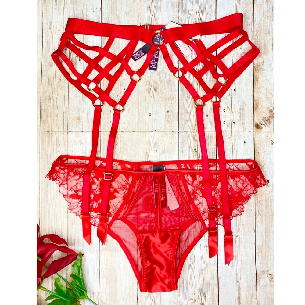 VICTORIA’S SECRET VS Strappy Garter Belt Set